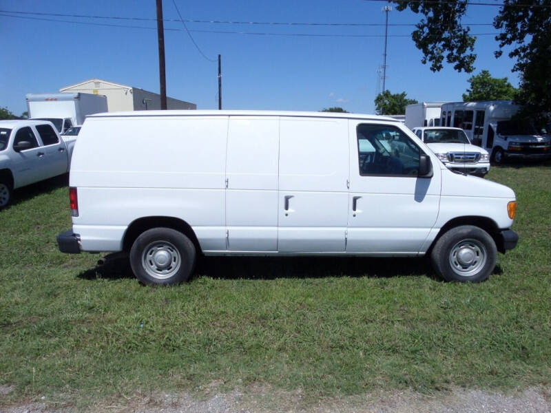 2006 Ford E-Series Cargo for sale at AUTO FLEET REMARKETING, INC. in Van Alstyne TX