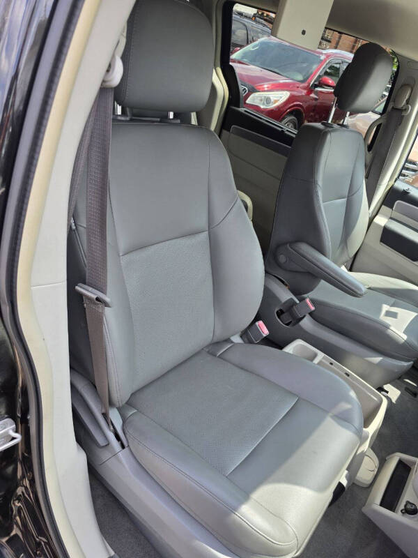 2012 Volkswagen Routan SE