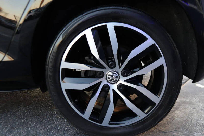 2017 Volkswagen Golf TSI Wolfsburg Edition