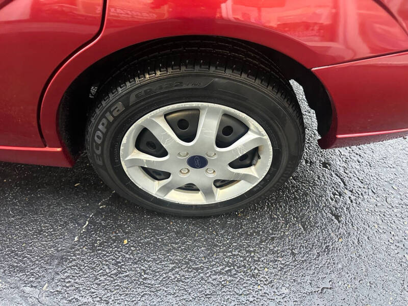 2005 Ford Focus ZX4 SE