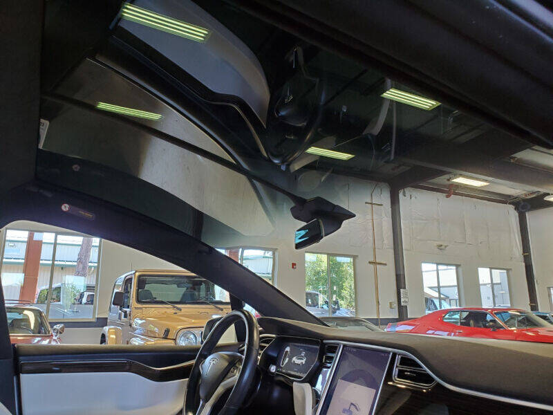 2016 Tesla Model X 16