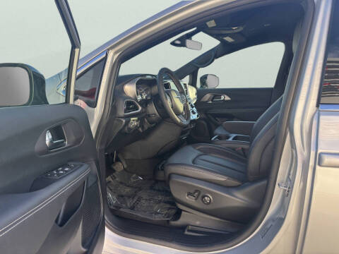 2026 Chrysler Voyager LX