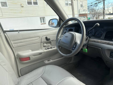 1999 Ford Crown Victoria LX