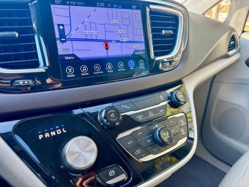 2017 Chrysler Pacifica Touring-L Plus