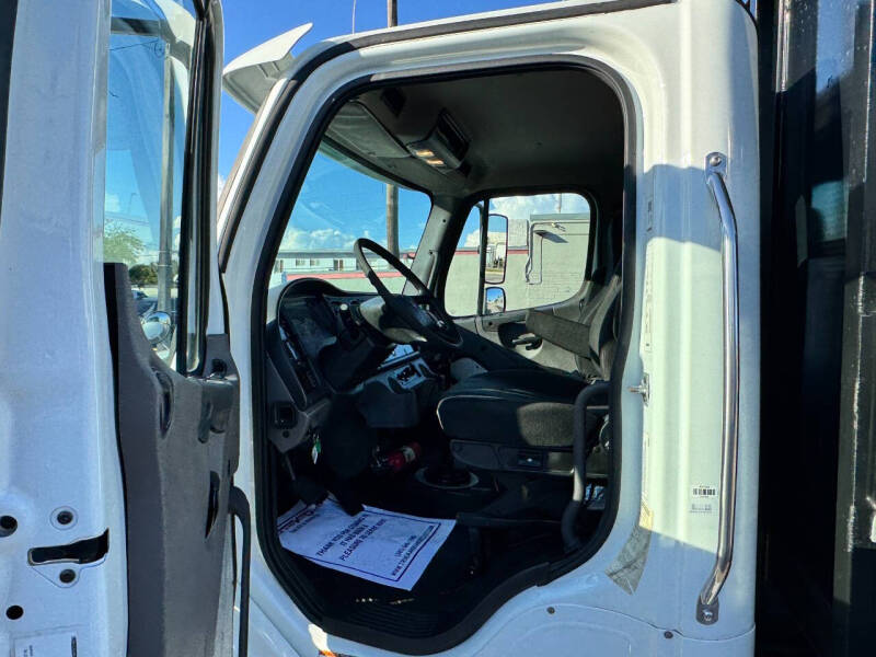 2017 Freightliner M2 106