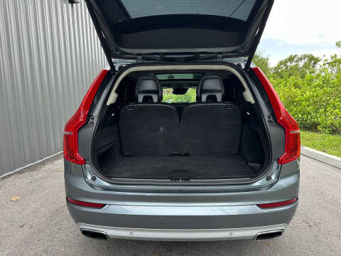 2017 Volvo XC90 T6 Momentum