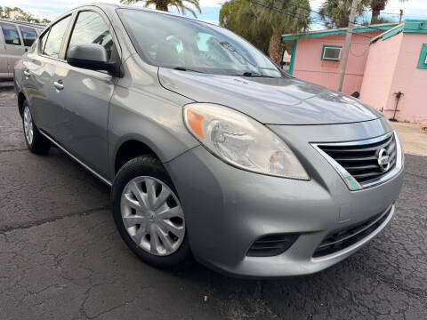 2013 Nissan Versa 1.6 SV