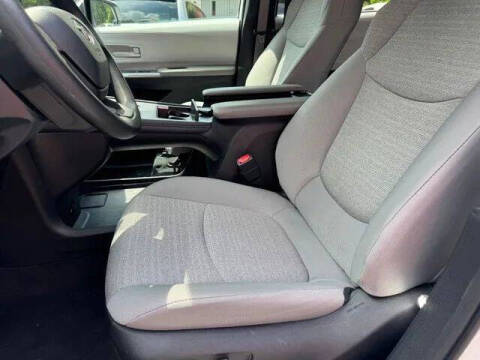 2025 Toyota Sienna LE 8-Passenger