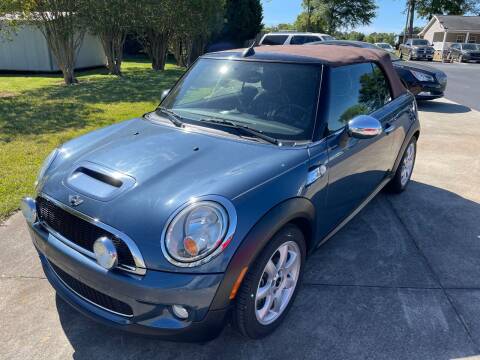 2010 MINI Cooper for sale at Getsinger's Used Cars in Anderson SC
