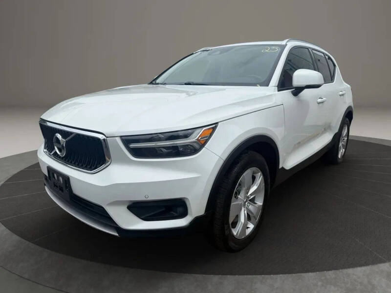 2022 Volvo XC40 T5 Momentum