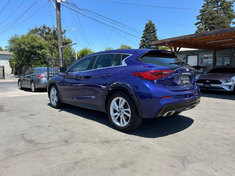 2017 Infiniti QX30 Sport