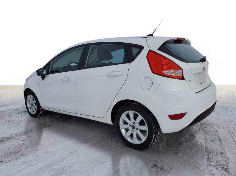 2013 Ford Fiesta SE photo 3