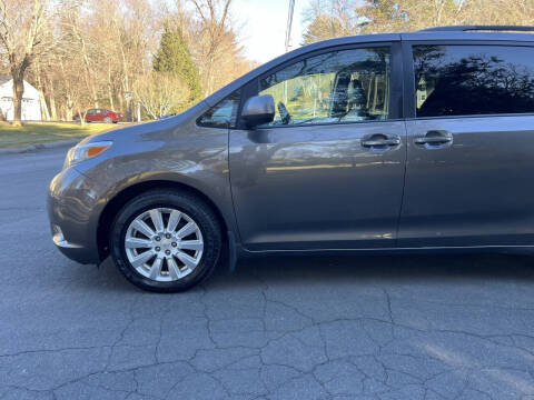 2017 Toyota Sienna LE 7-Passenger