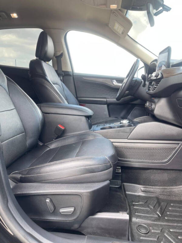 2020 Ford Escape Titanium