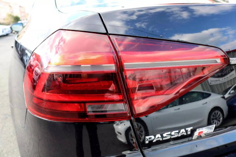 2019 Volkswagen Passat SE R-Line