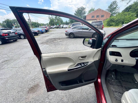 2012 Toyota Sienna LE 8-Passenger