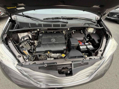 2014 Toyota Sienna XLE 7-Passenger