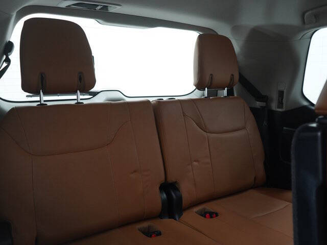 2021 Lexus LX 570 Three-Row