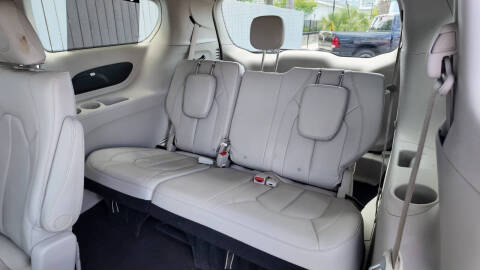 2017 Chrysler Pacifica Touring-L