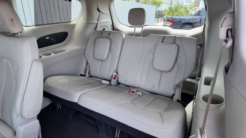 2017 Chrysler Pacifica Touring-L