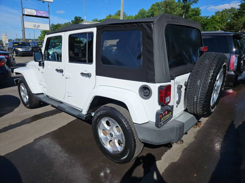 2013 Jeep Wrangler Unlimited Sahara photo 8