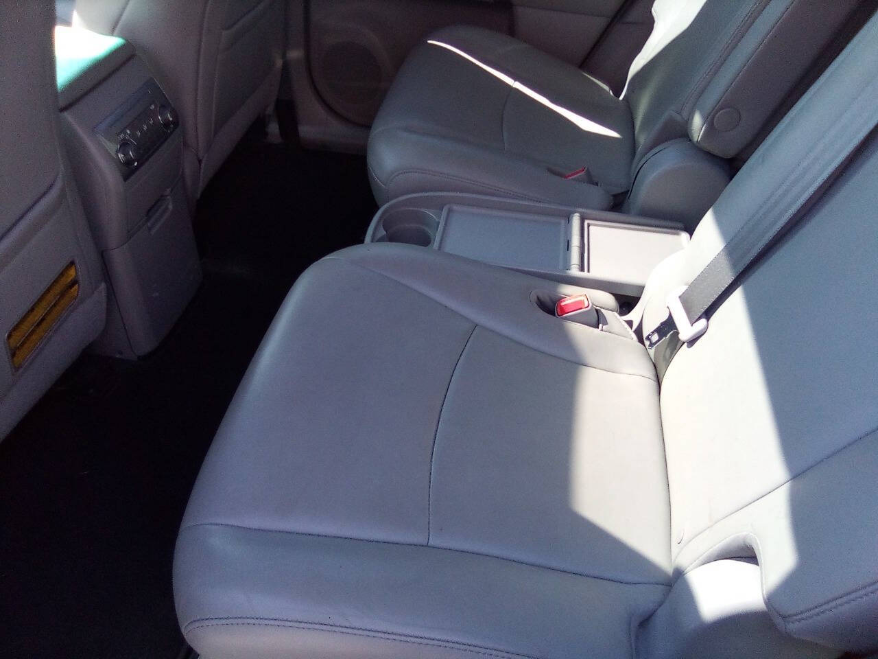 2013 Toyota Highlander for sale at Pinnacle Auto Sales in New Bedford, MA