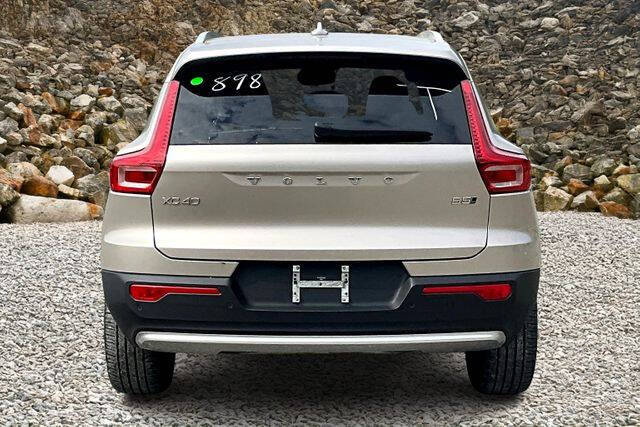 2023 Volvo XC40 B5 Plus Bright Theme