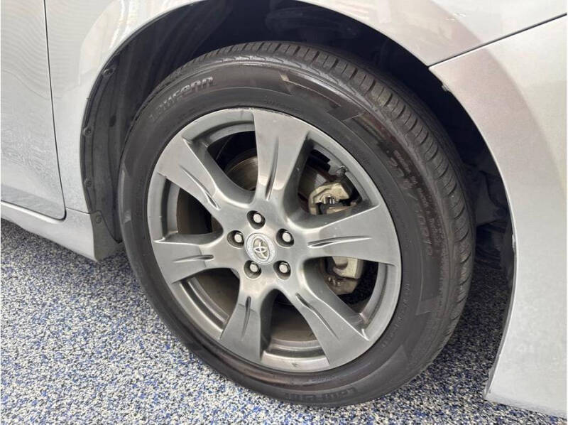 2017 Toyota Sienna SE Premium 8-Passenger