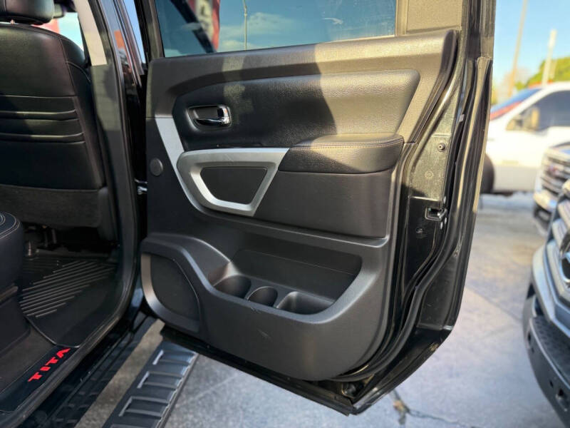 2017 Nissan Titan SL