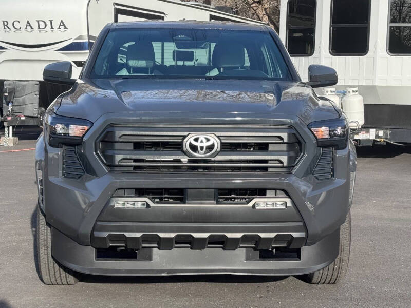 2024 Toyota Tacoma SR5's photo