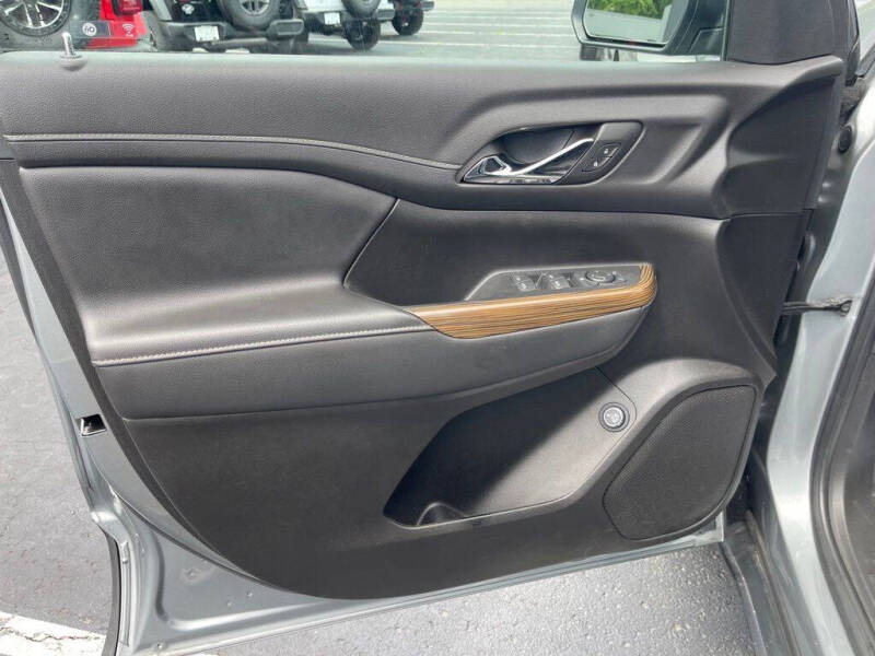 2023 GMC Acadia SLE