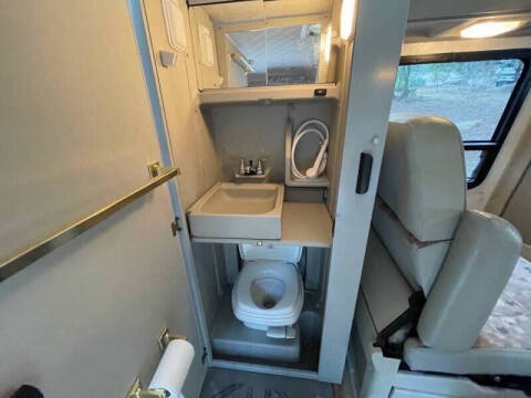2002 Winnebago Rialta 22QD