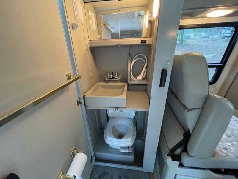 2002 Winnebago Rialta 22QD
