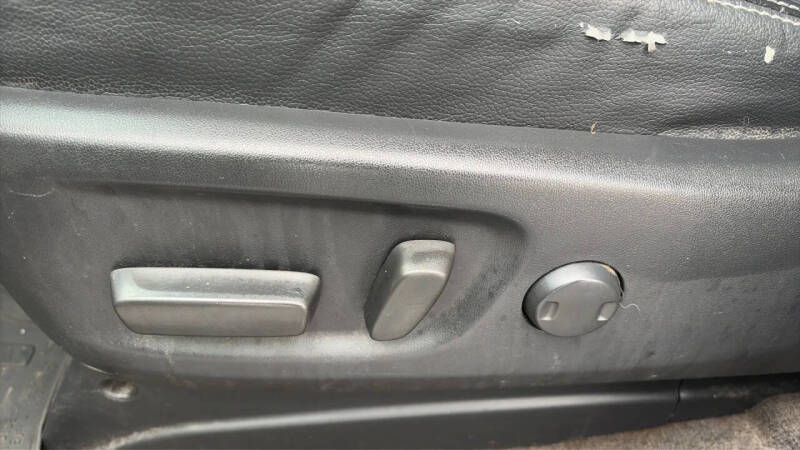 2012 Toyota Sienna SE 8-Passenger