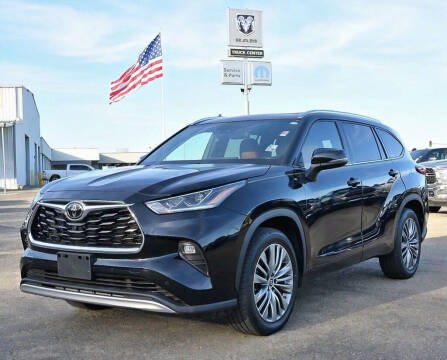 2021 Toyota Highlander for sale at ACADIANA DODGE CHRYSLER JEEP in Lafayette LA