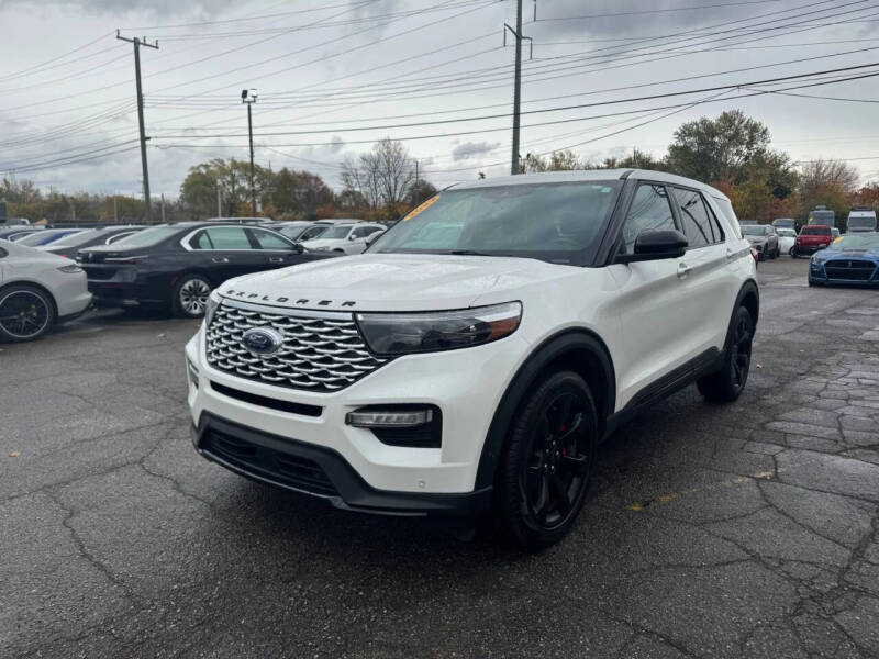 2022 Ford Explorer ST's photo
