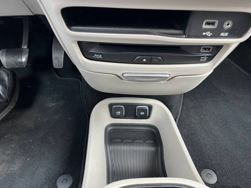 2017 Chrysler Pacifica Touring-L Plus
