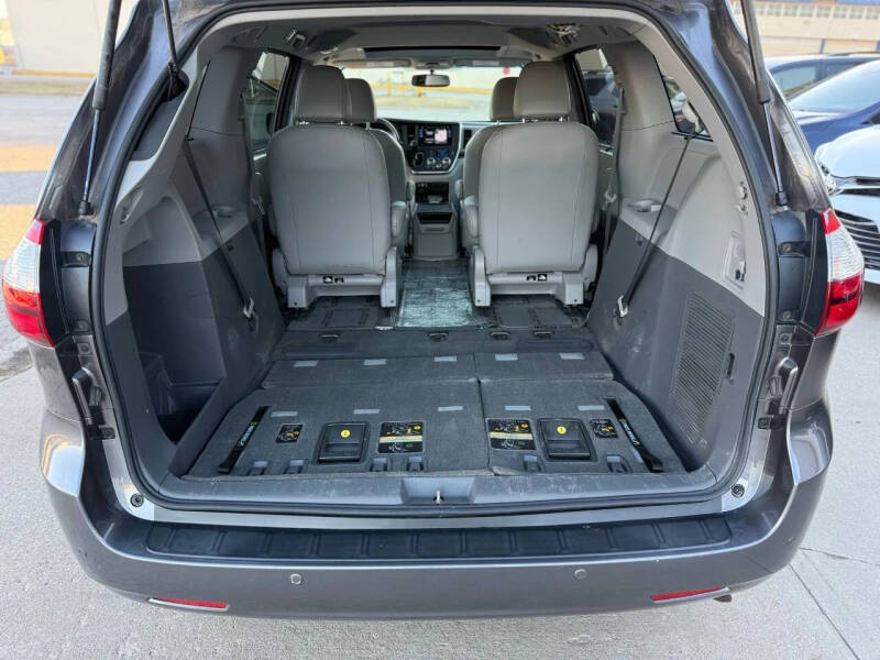 2017 Toyota Sienna XLE Premium 7-Passenger