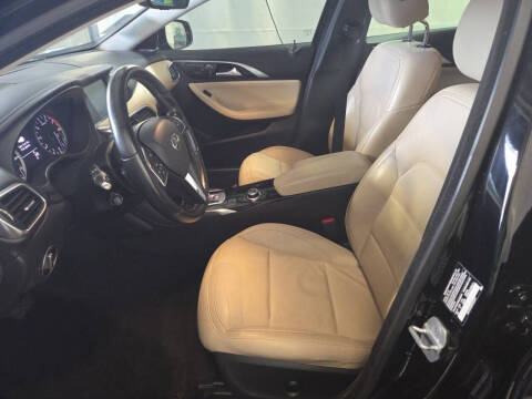 2017 Infiniti QX30 Premium