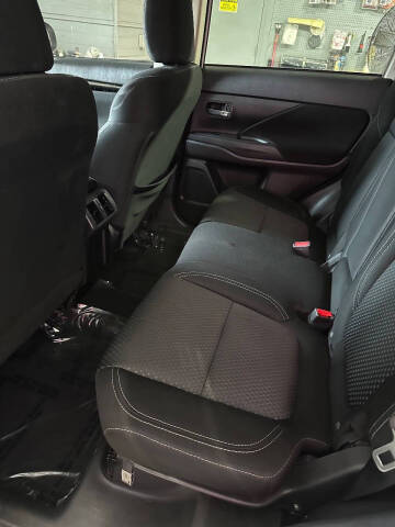 2020 Mitsubishi Outlander ES