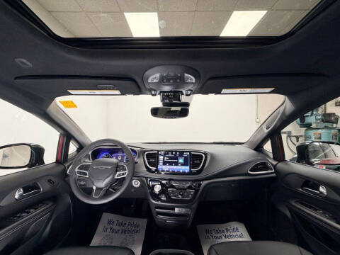 2027 Chrysler Pacifica Select