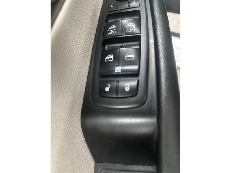 2020 Chrysler Voyager LXi