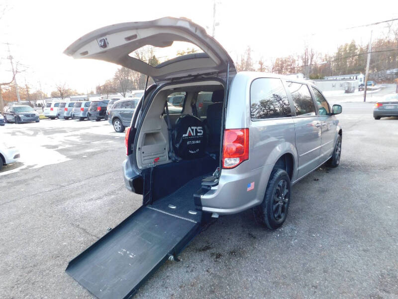 2017 Dodge Grand Caravan SE's photo