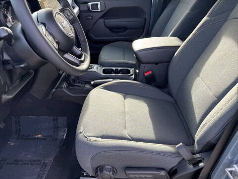 2025 Jeep Gladiator Sport