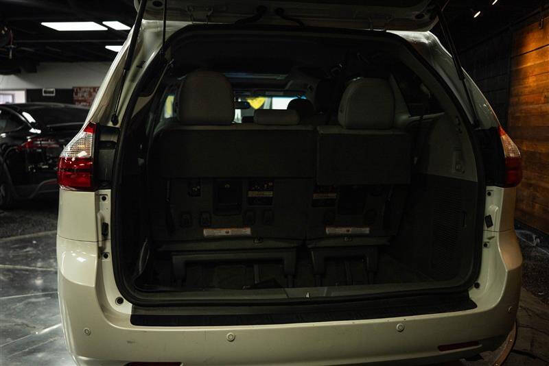 2017 Toyota Sienna XLE Premium 8-Passenger