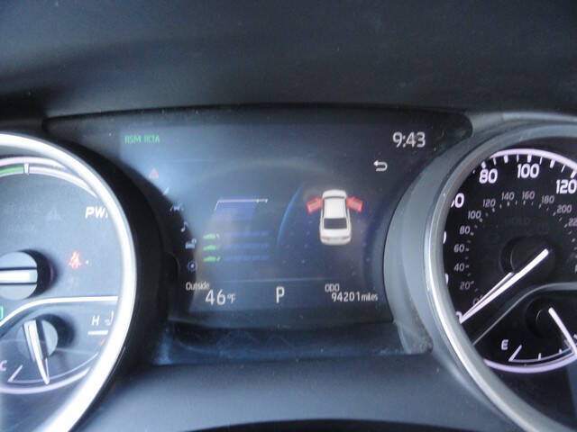 2022 Toyota Camry Hybrid XLE