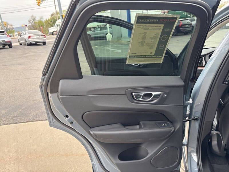 2023 Volvo XC60 B5 Plus Bright Theme