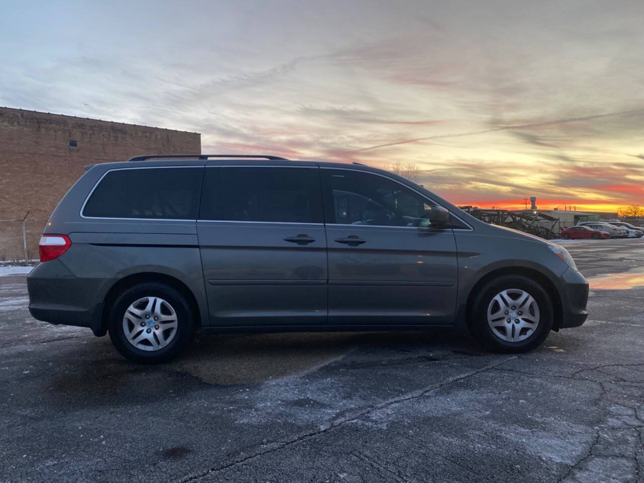 2007 Honda Odyssey for sale at Ideal Cars LLC in Skokie, IL