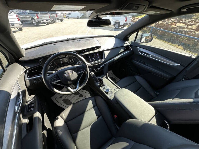 2025 Cadillac XT6 Luxury