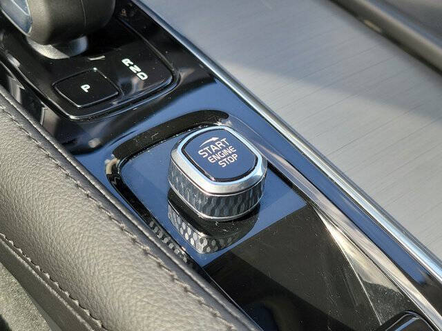 2023 Volvo XC90 B5 Core